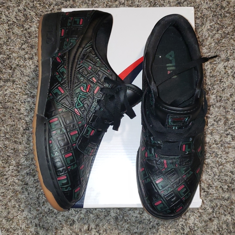 Fila Shoes - Picture 4 of 6